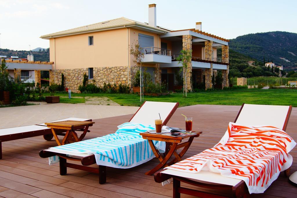 Aparthotel Cavos Fokidos Chiliadou  Exterior foto